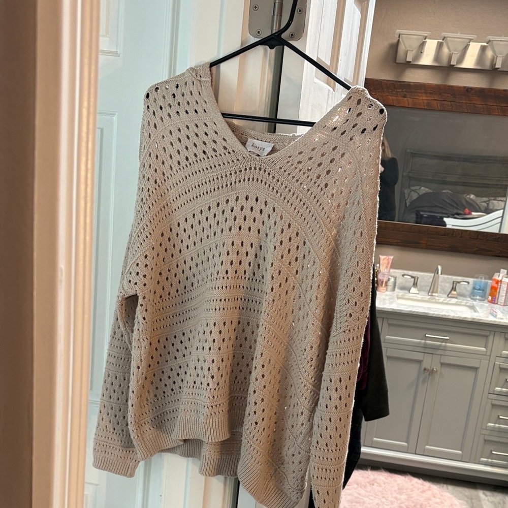 Elegant Cream V-Neck Sweater